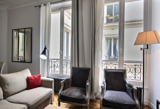 Haussmannian 2-bedroom near rue de Rivoli