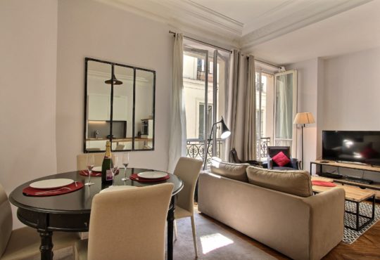 Haussmannian 2-bedroom near rue de Rivoli