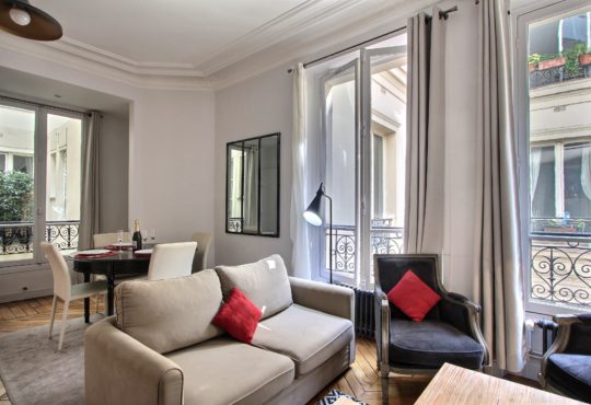 Haussmannian 2-bedroom near rue de Rivoli