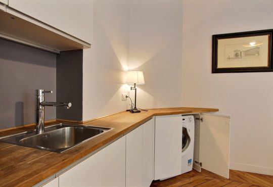 Haussmannian 2-bedroom near rue de Rivoli