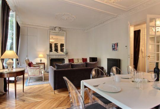 2-bedroom with balcony between the Sorbonne and the Luxembourg Gardens