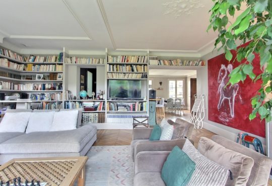 Spacious 2-bedroom on boulevard Saint-Germain