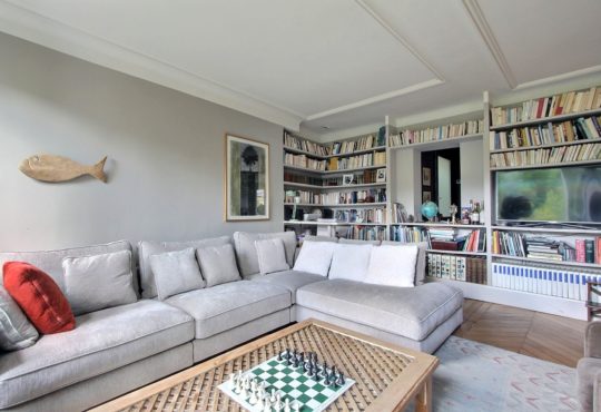 Spacious 2-bedroom on boulevard Saint-Germain