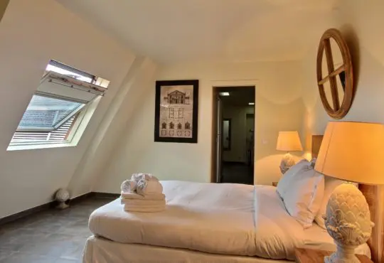 Spacioux and sunny 1 bedroom apartment with AC and balconies