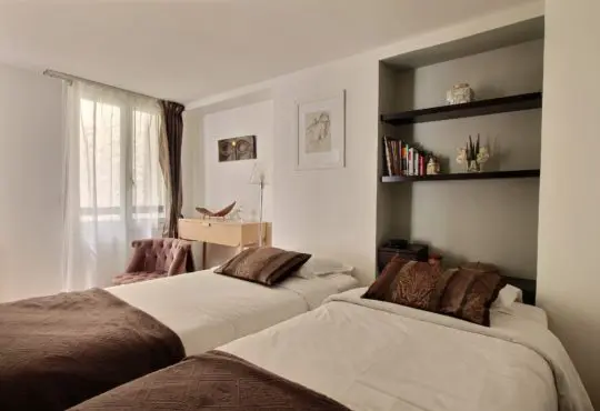 Large 2-bedroom apartment in Madeleine