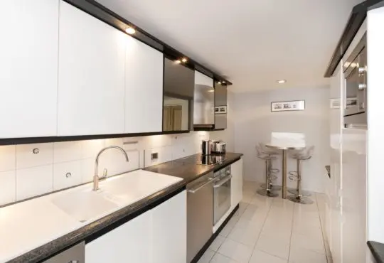 Large 2-bedroom apartment in Madeleine