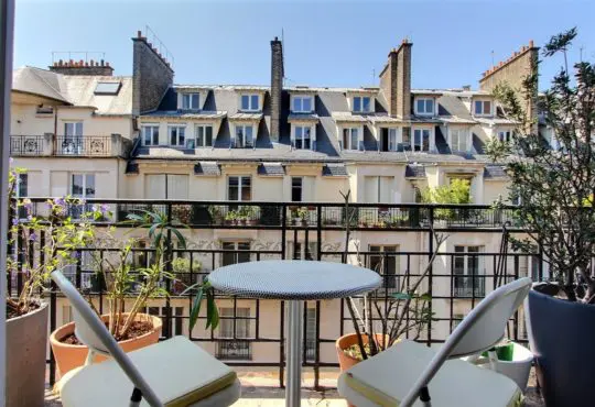 Very large 3-bedroom close to Invalides