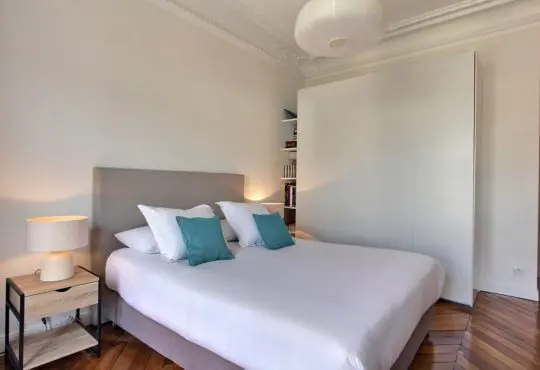 Appartement trois chambres à Saint-Germain avec vues exceptionnelles de Paris