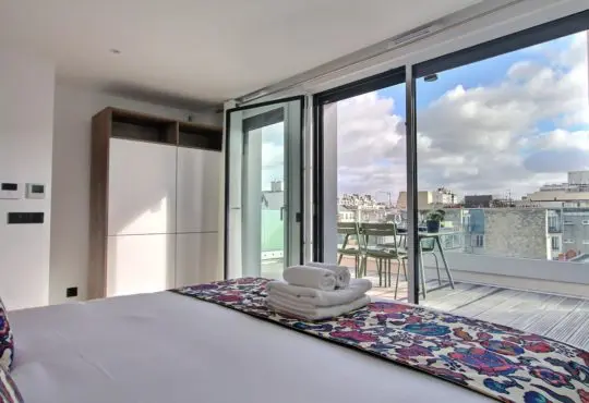 2 bedrooms with a terrace and view on the Eiffel Tower