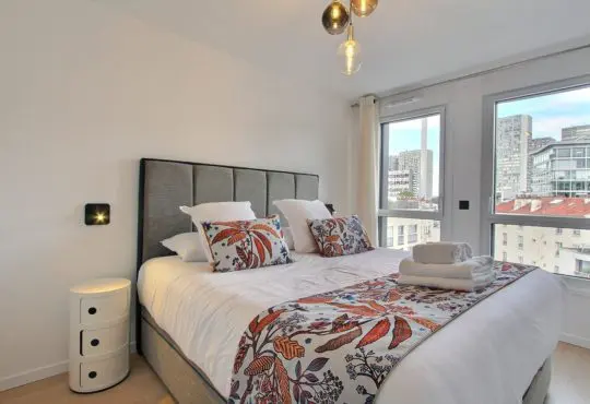 2 bedrooms with a terrace and view on the Eiffel Tower