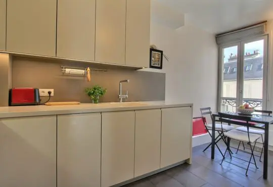 Appartement 2 chambres avec grand balcon filant à Saint-Germain-des-Prés