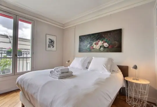 Appartement 2 chambres avec grand balcon filant à Saint-Germain-des-Prés