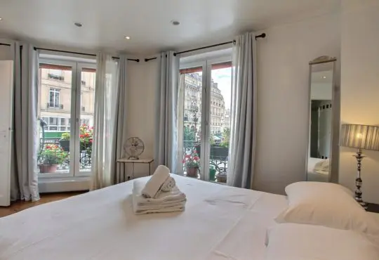3-bedroom apartment near the Louvre