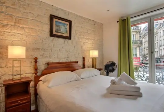 3-bedroom apartment near the Louvre