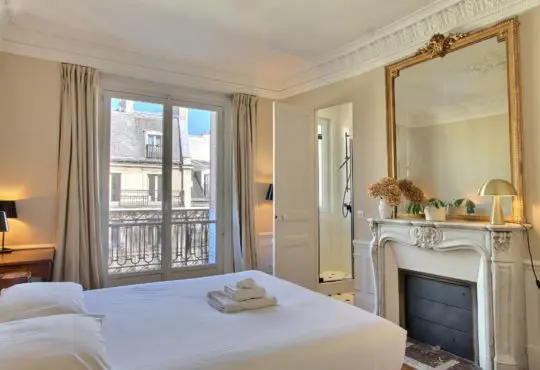 Appartement deux chambres à Saint-Germain avec jolies vues sur les toits parisiens