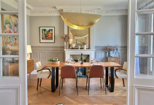 Appartement deux chambres à Saint-Germain avec jolies vues sur les toits parisiens