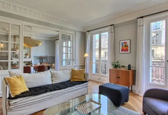 Furnished apartment 2-bedroom apartment in Saint-Germain with lovely views over the Parisian rooftops