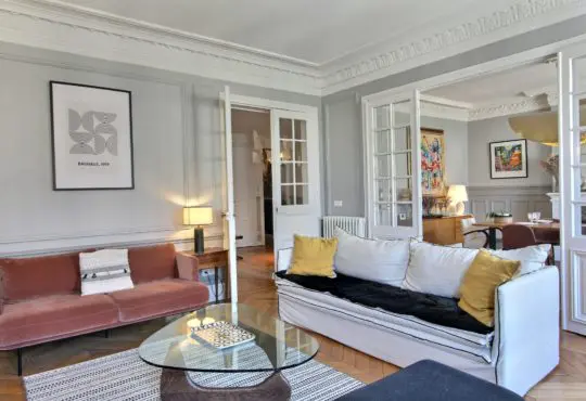 Appartement deux chambres à Saint-Germain avec jolies vues sur les toits parisiens