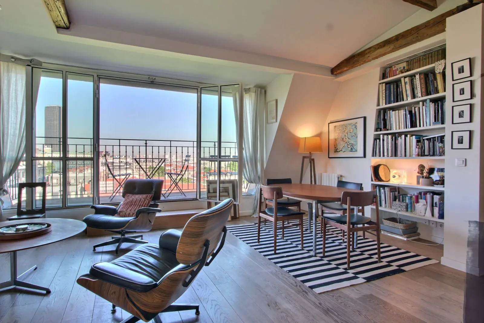 2 bedroom apartment with A/C, terrace and stunning view of Paris