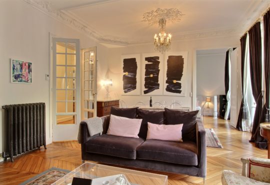 2-bedroom with balcony between the Sorbonne and the Luxembourg Gardens