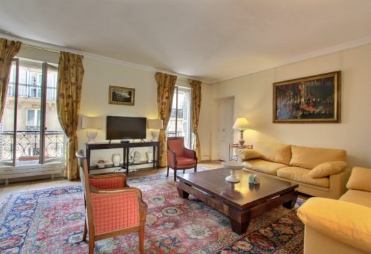 Furnished apartment Large 2-bedroom in Saint-Germain-des-Prés