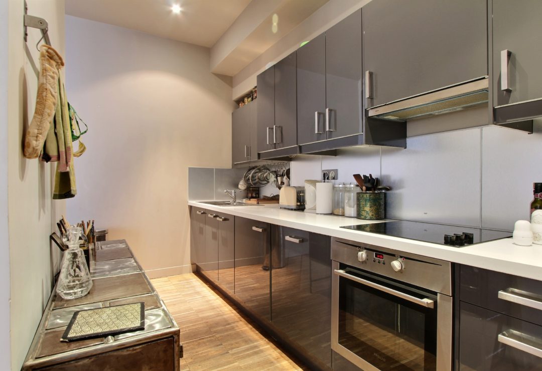 Very large 3-bedroom next to Madeleine Church