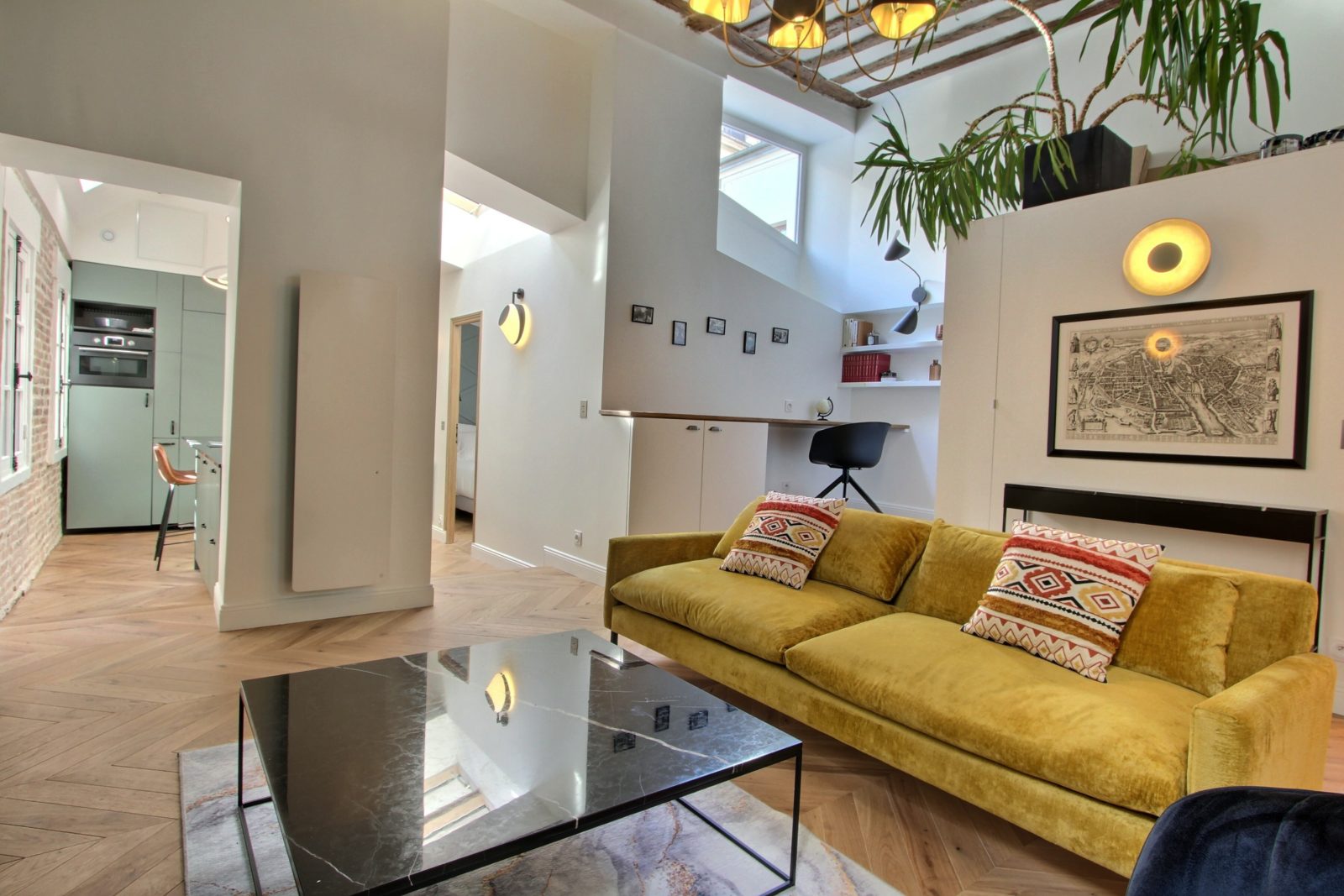 Well designed 2-bedroom in the Marais, recently refurbished