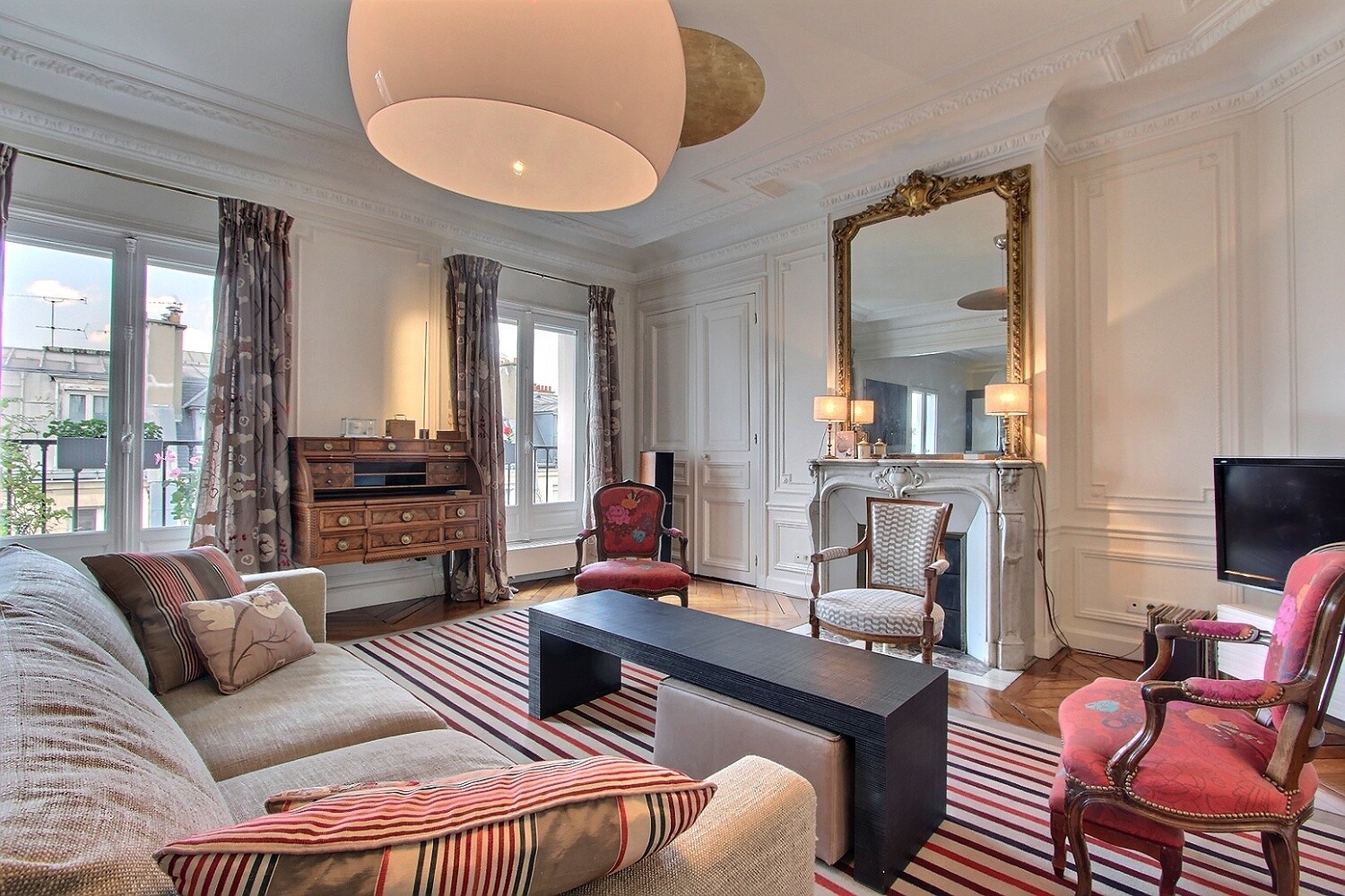 Appartement trois chambres à Saint-Germain avec vues exceptionnelles de Paris