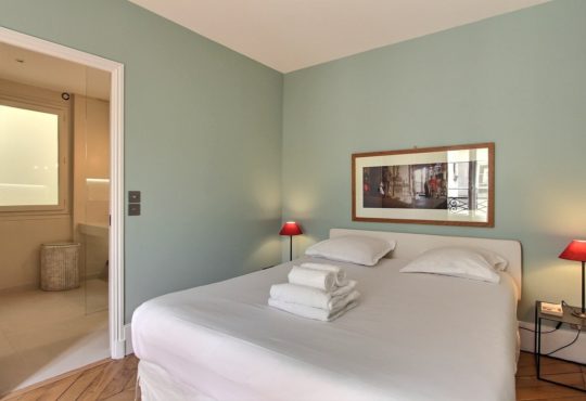 Spacious 2-bedroom on boulevard Saint-Germain