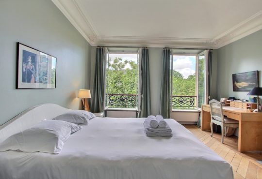 Spacious 2-bedroom on boulevard Saint-Germain