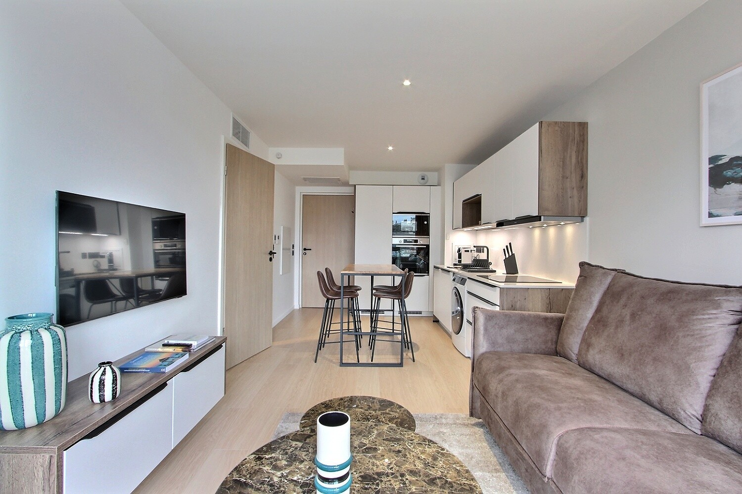 Rent a furnished 1 bedroom apartment in Paris 15th 41m2 Tour Eiffel