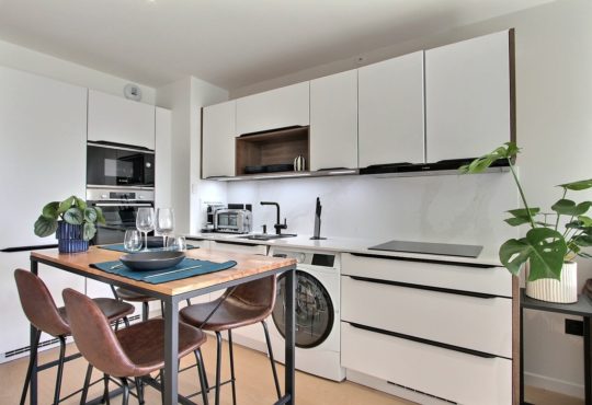 Air-conditioned 1-bedroom apartment with balcony just a few minutes from the Eiffel Tower