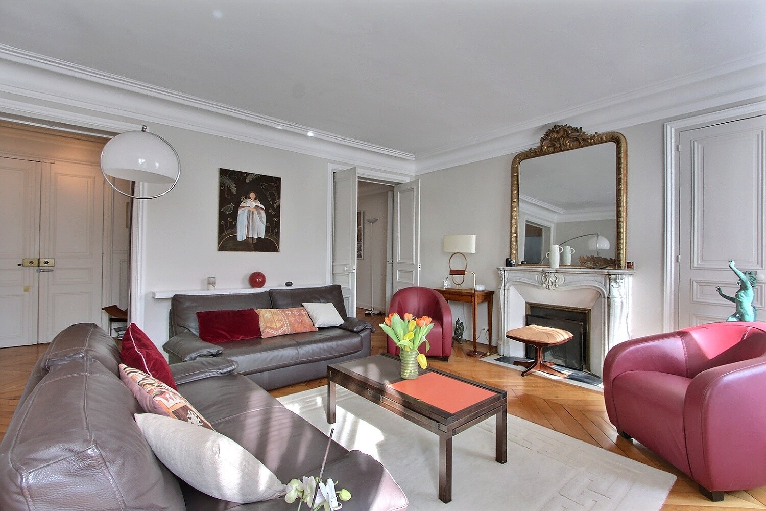 2-bedroom apartment with long balcony in Saint-Germain-des-Prés