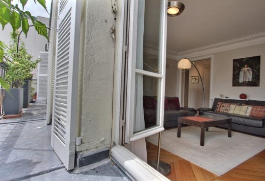 2-bedroom apartment with long balcony in Saint-Germain-des-Prés