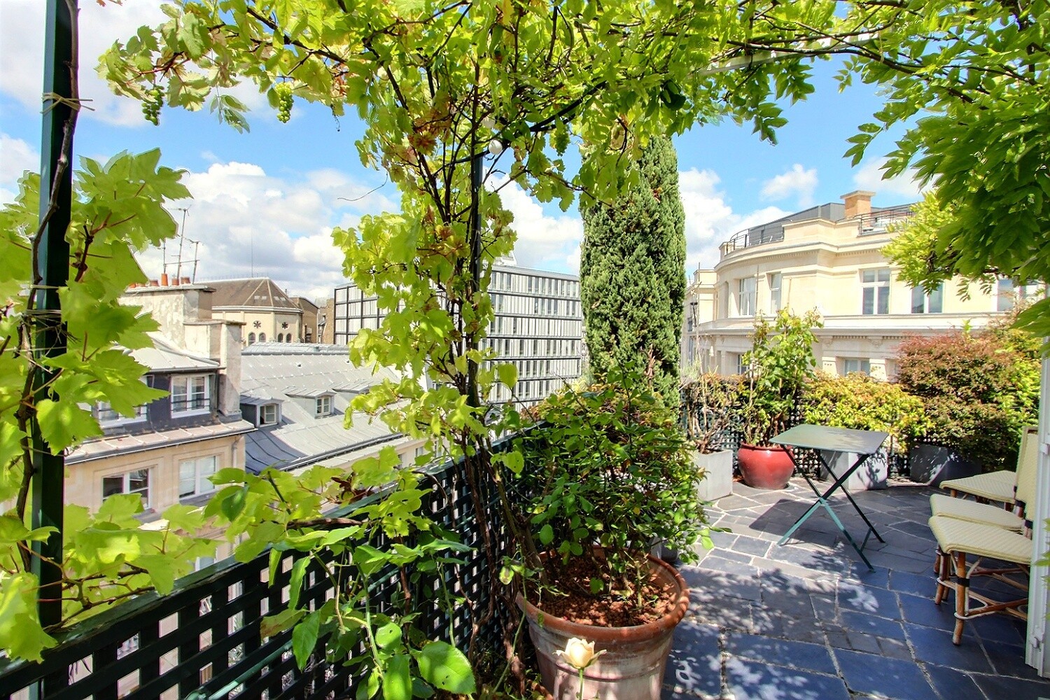 2 bedrooms with air conditioning, large terrace and unobstructed view in Saint-Germain